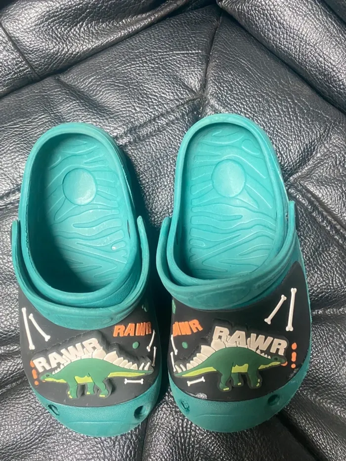 Crocs sabots motifs dinosaures - photo numéro 2
