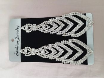 Paire de boucles d'oreilles neuves