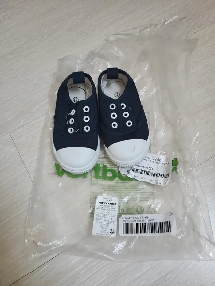 Tennis neuves verbaudet taille 21