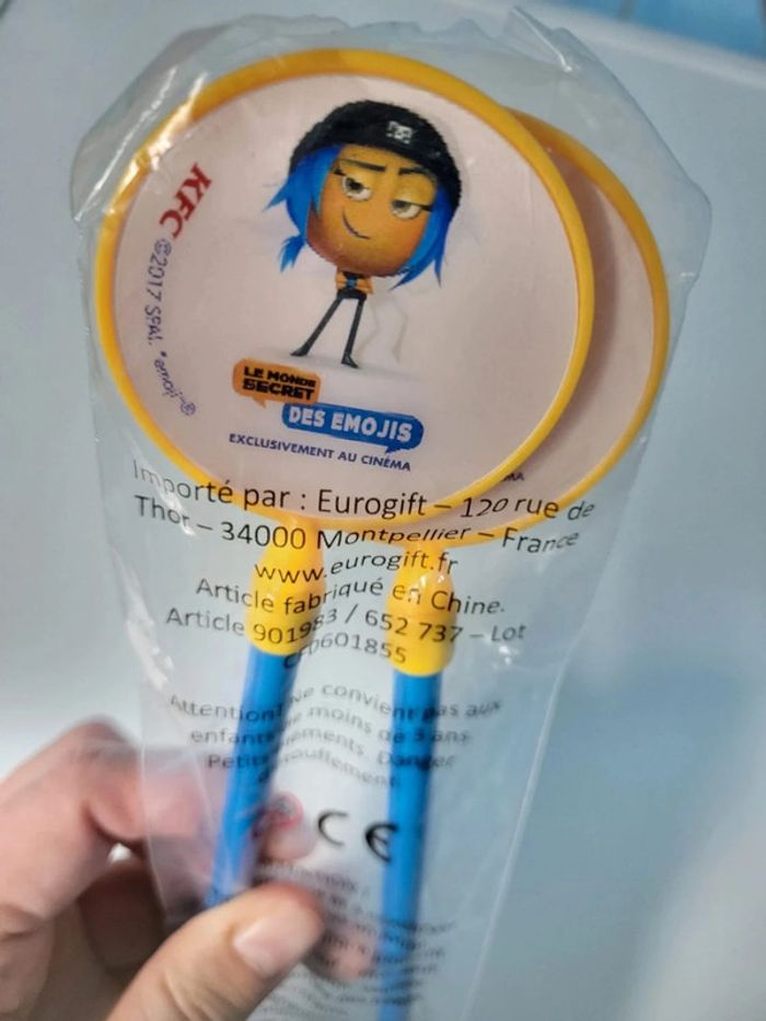 Lot de 2 crayons à papier Le monde secret des Emojis neuf - photo numéro 4