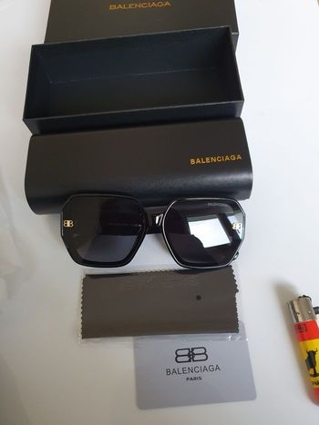 Lunettes de Soleil BALENCIAGA Noir & Or – Modèle BB Luxe – Avec Boîte Officielle
