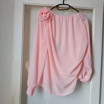 Magnifique blouse rose avec rose 🌹 neuf taille M