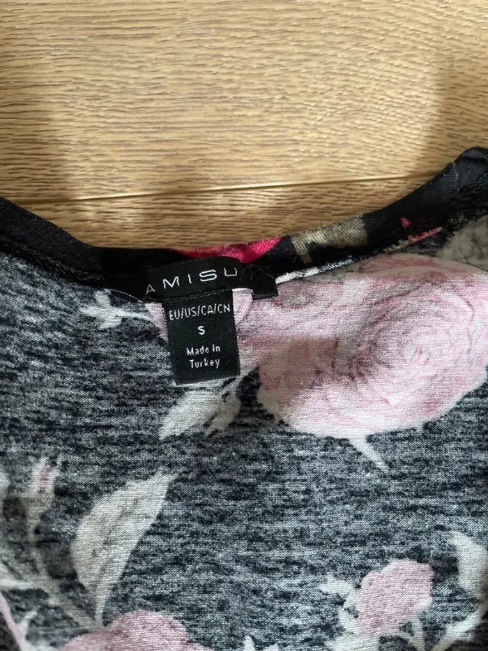 T-shirt noir à fleurs - photo numéro 2