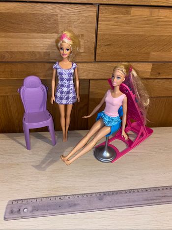 Barbie Mattel poupée coiffure salon coiffeuse