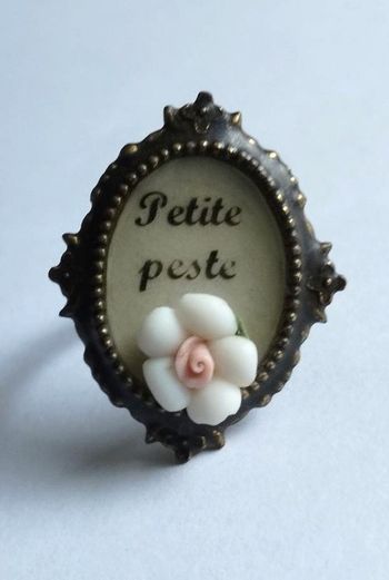 Bague fantaisie Petite peste ajustable