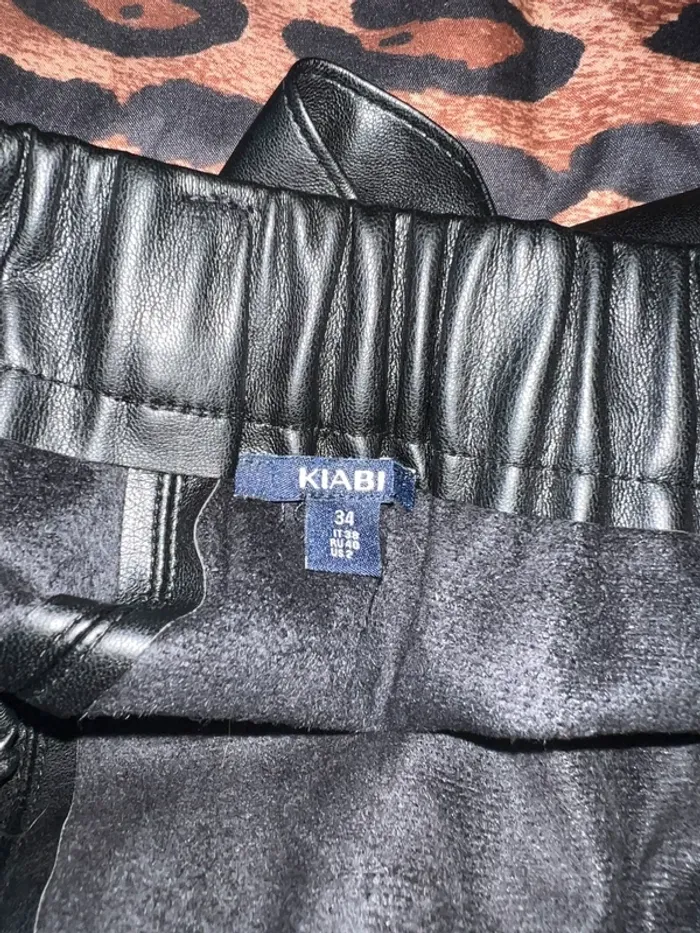 Jolie jupe similicuir noir avec ceinture à nouer - photo numéro 3