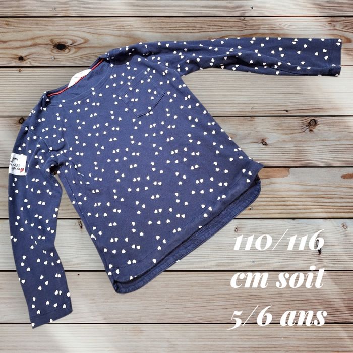 👚💖 T-shirt manches longues H&M – Cœurs colorés – 5/6 ans 🌈