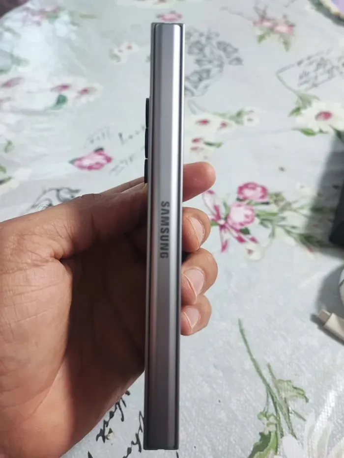 Samsung Galaxy Z Fold6 en argent. - photo numéro 6