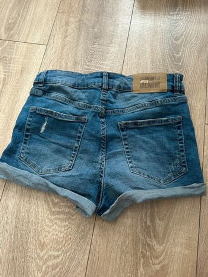 Short en jean bleu - photo numéro 2