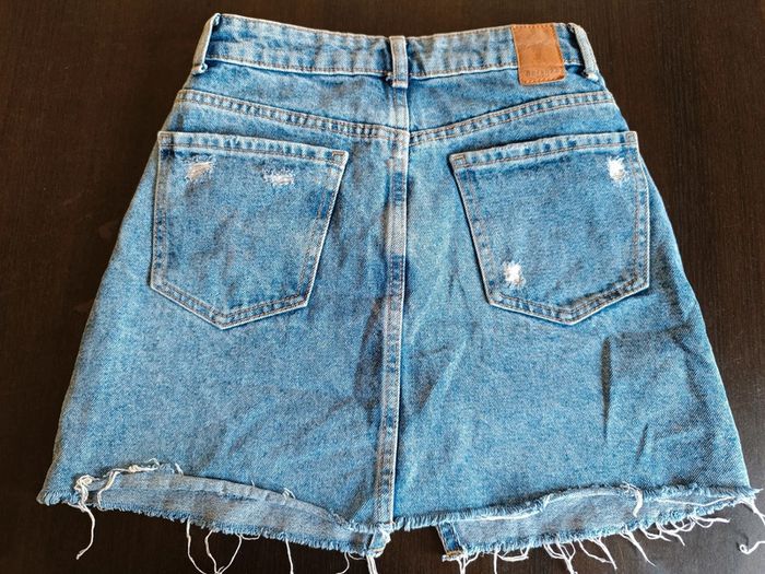 Jupe en jean BERSHKA - Taille 32 - photo numéro 2