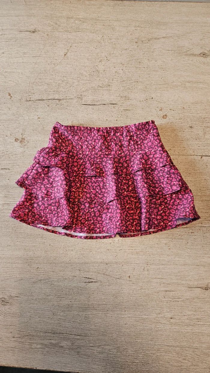 Jupe courte à volants dans les tons fushia, Pauline B, 6 ans, nickel