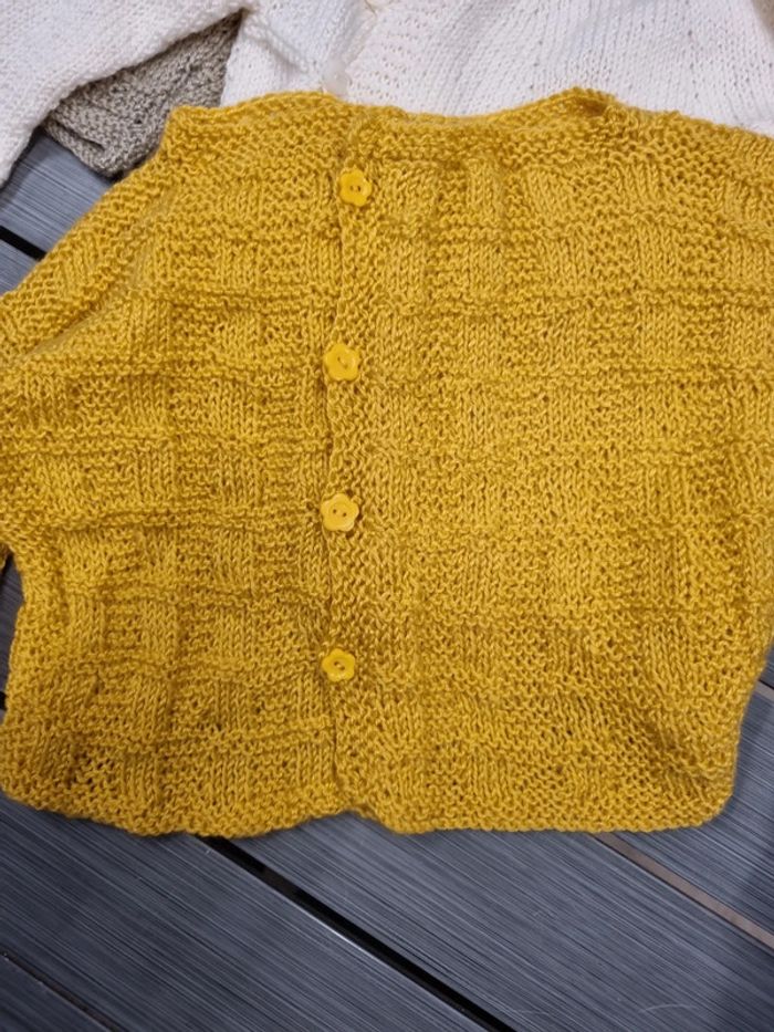 Lot de 4 brassières + un bonnet tricoté main taille naissance - photo numéro 3