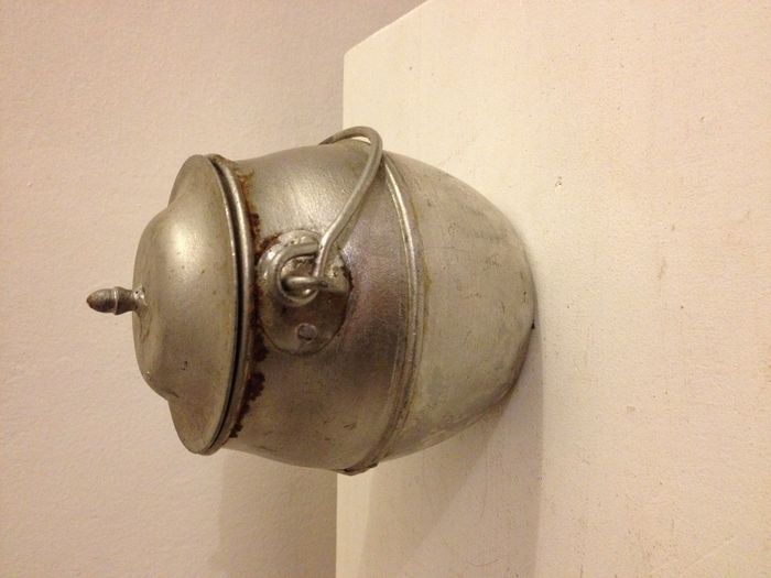 Ancien petit sceau gris argenté avec anse et couvercle pour décoration ou autre