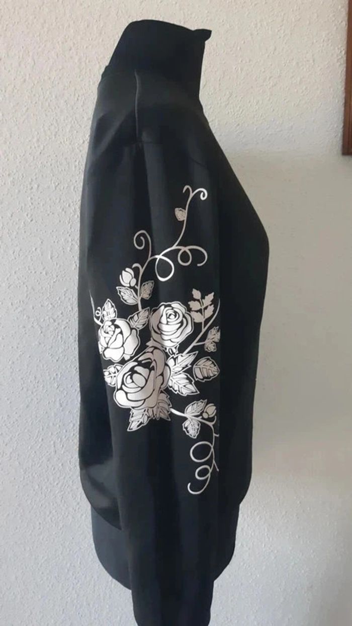 Pull taille unique rock roses fleurs noir - photo numéro 3