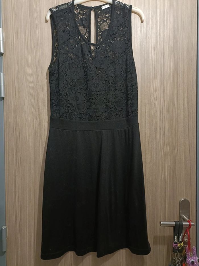 Robe a dentelles noir