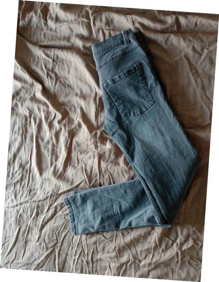 Très beau jean gris