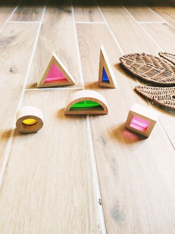 🌈 Jeu d'éveil  - Lot de 5 blocs en bois d'hevea avec miroirs prismes multicolores - JB+