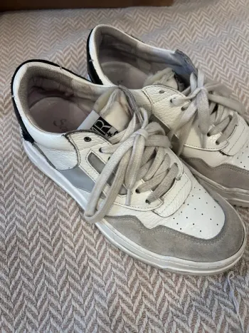 Basket Semerdjian taille 38 blanc et noir