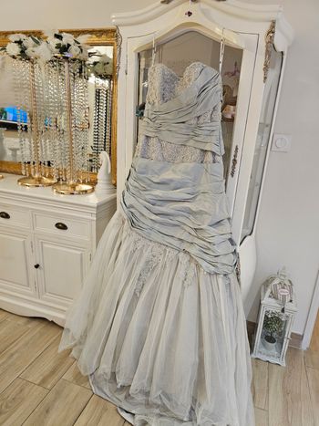 Robe de mariée neuve 42 xl ajustable 