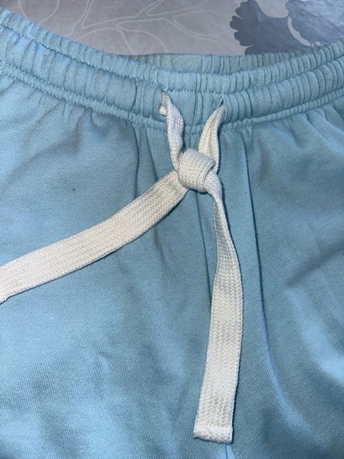 Short bleu clair - photo numéro 3