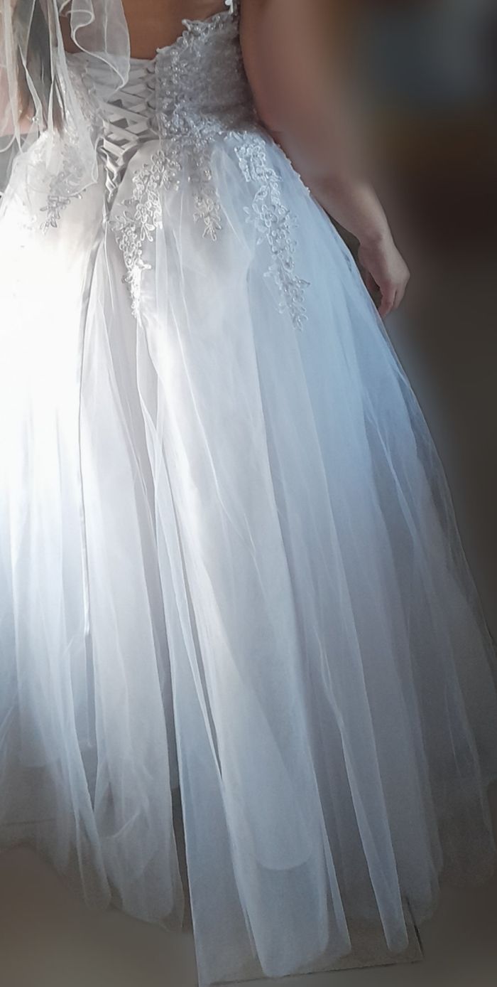 Robe de mariée laçage et perles - photo numéro 2