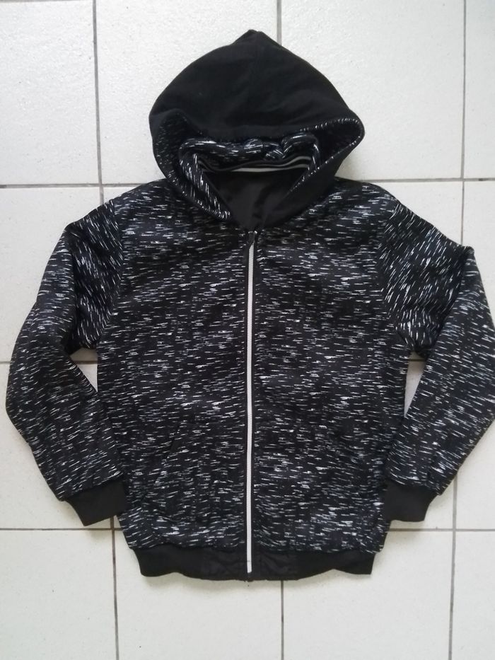 Veste réversible à capuche. 12ans