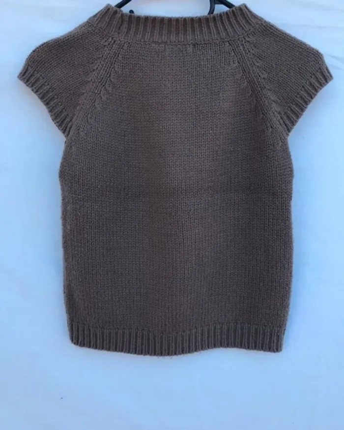 Pull sans manche 10 ans - photo numéro 6