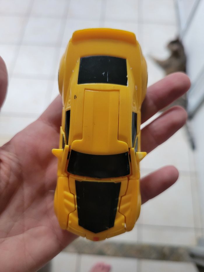 Voiture transformers bumblebee - photo numéro 4