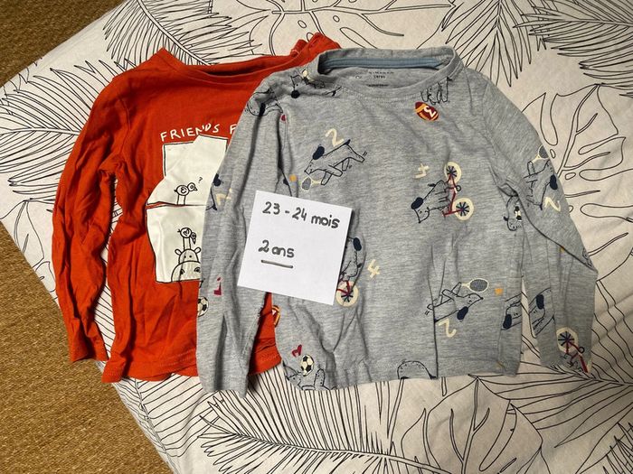 Lot T shirt 24 mois
