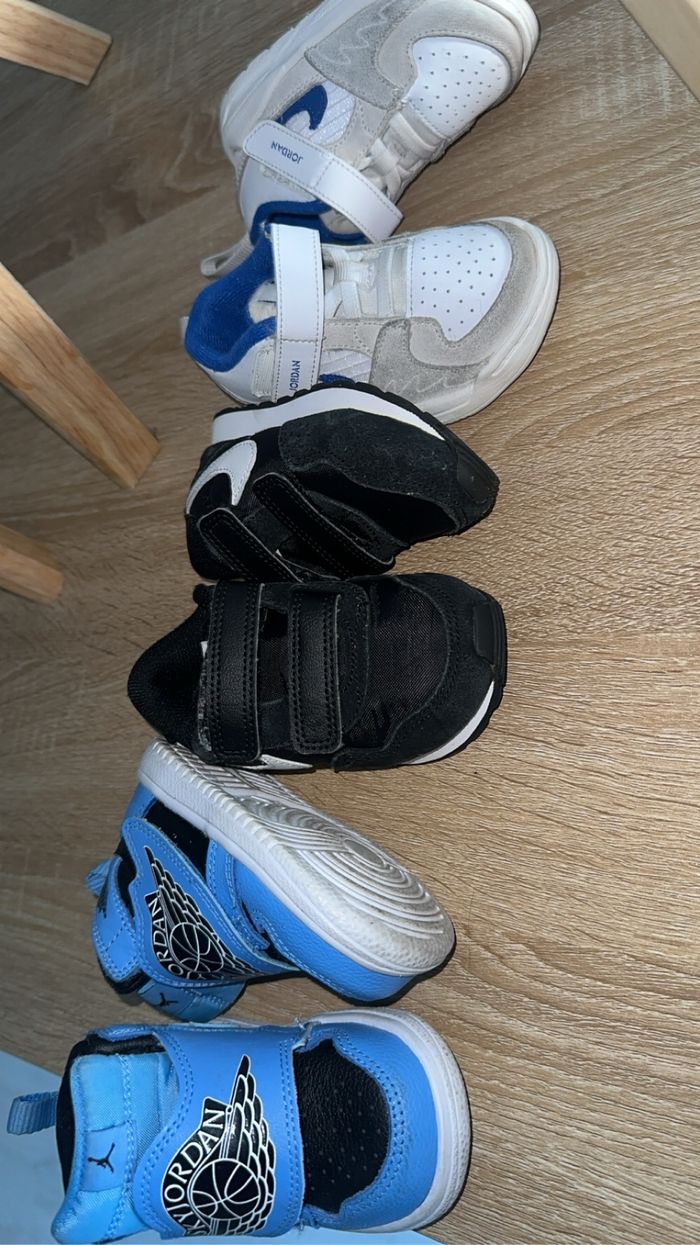Chaussures nike pour enfants taille 22