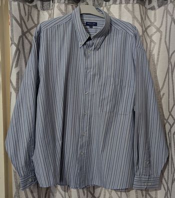 Vends chemise blanche à rayures bleu taille 45-46