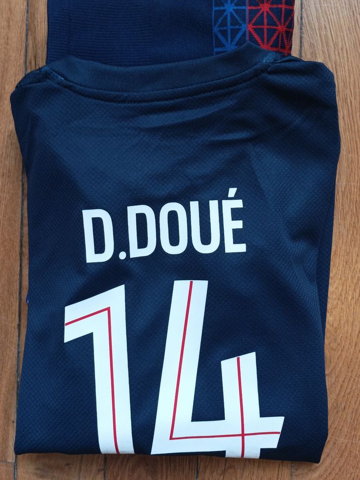 Tenue Doué PSG taille 12 ans BLEU domicile 2026 avec patch - photo numéro 4