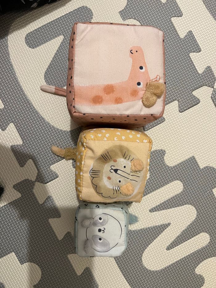 Cubes sensoriels en tissu bébé