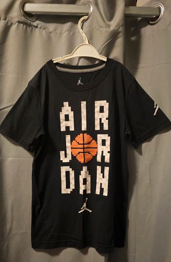 Tee-shirt air Jordan taille M 11 ans