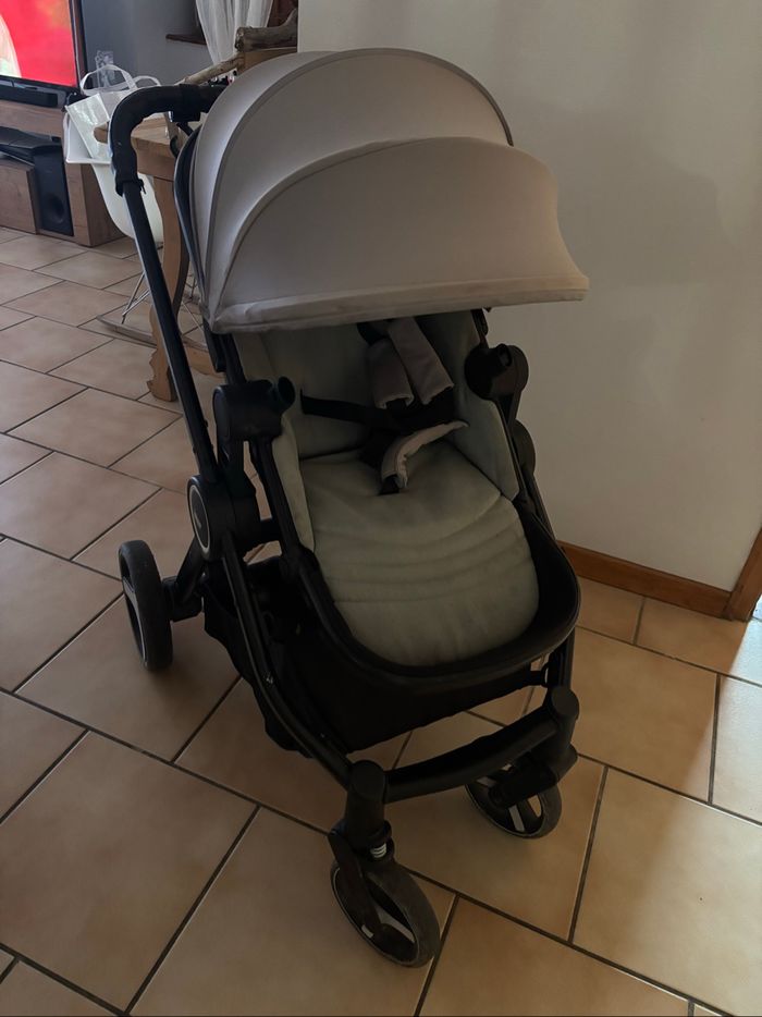 Poussette chicco + accessoires