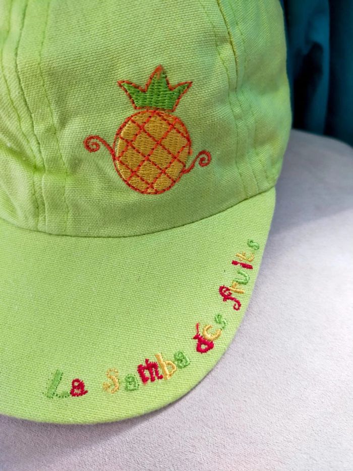 Casquette bébé vert citron – broderies fruits & texte coloré - photo numéro 4
