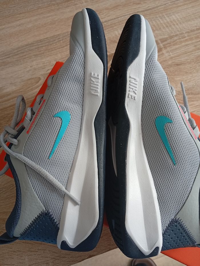 Baskets Nike neuves - photo numéro 4