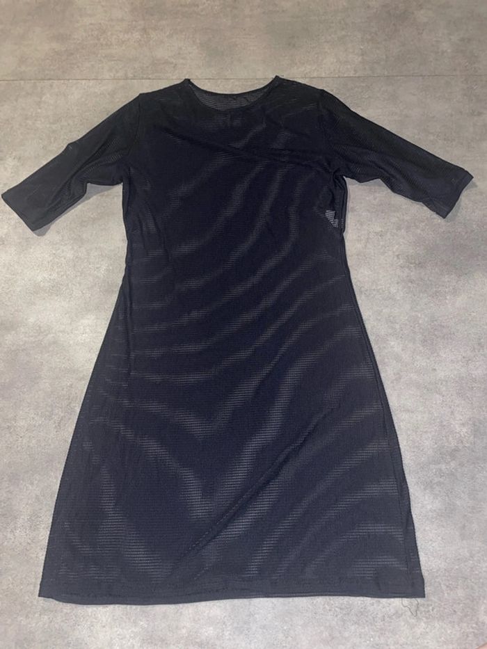 Robe noire transparente