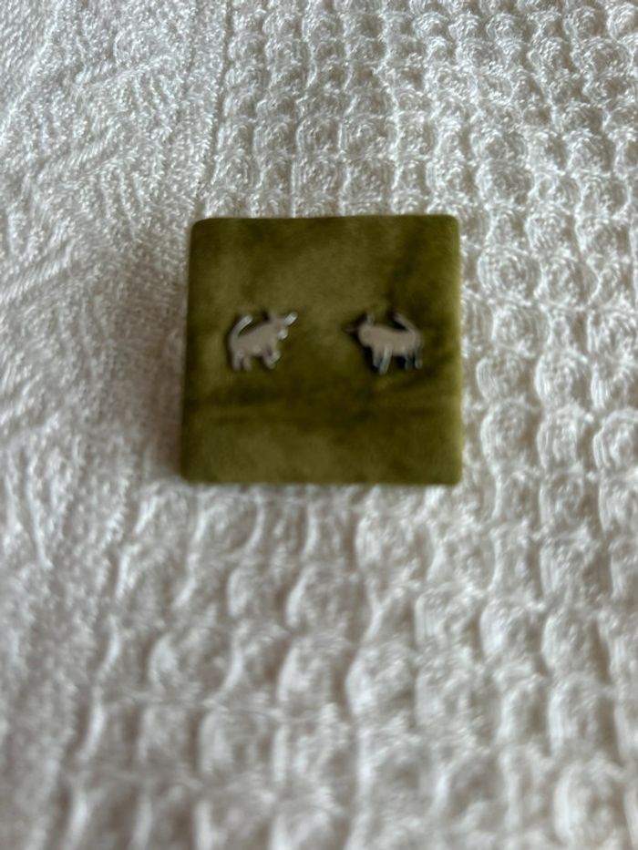 Boucles d’oreilles puces taureau