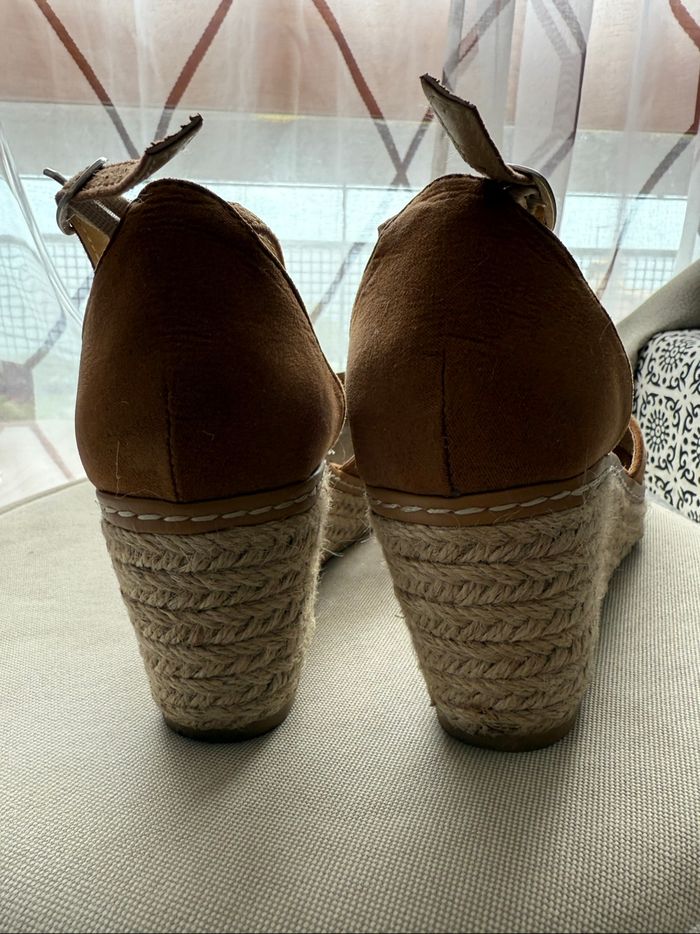 Escarpins compensés espadrilles à brides chevilles  Portés une heure  Couleur cognac effet daim - photo numéro 9