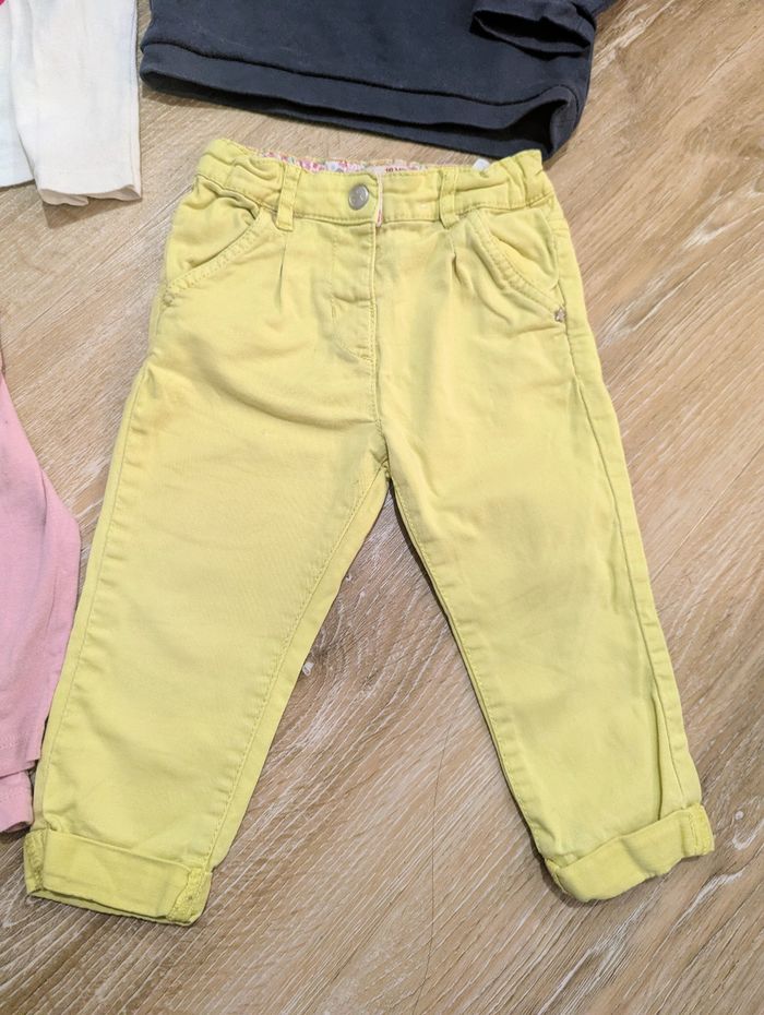 Lot 2 t-shirts, 1 pull et 1 pantalon 18 mois bebe fille - photo numéro 2