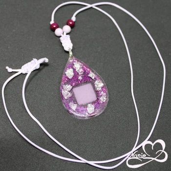 Pendentif en résine rose avec une mosaïque !!