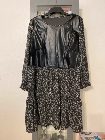 superbe robe évasée SHEIN taille 4xl 52 / 54  neuve