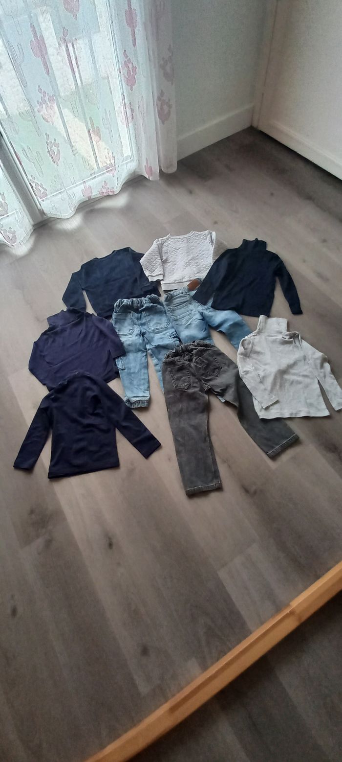Lot de vêtements garçon 4 ans - photo numéro 2