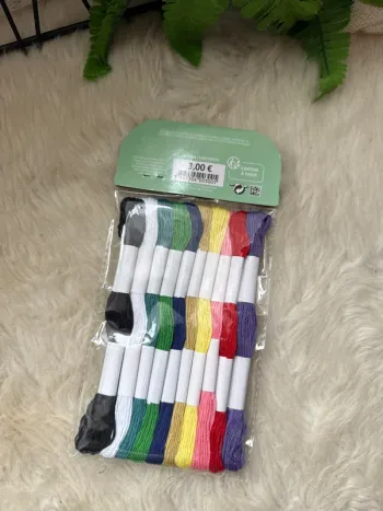 Lot de 10 fils pour bracelets brésiliens - NEUF