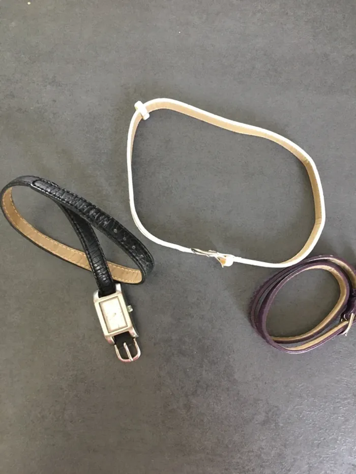Montre fantaisie avec plusieurs bracelets de couleur a changer