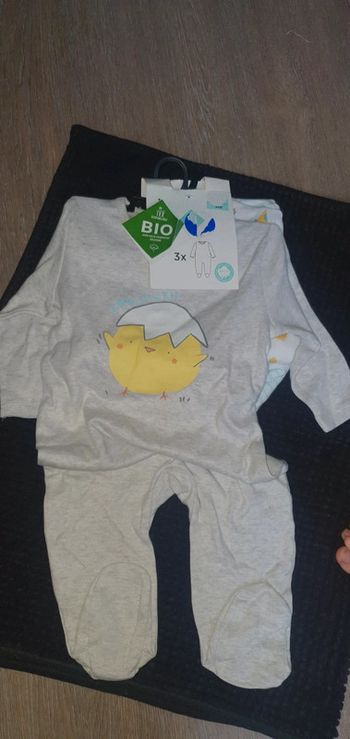 Lot pyjamas bébé