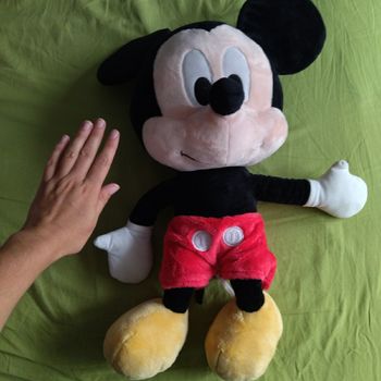 Peluche Mickey taille moyenne