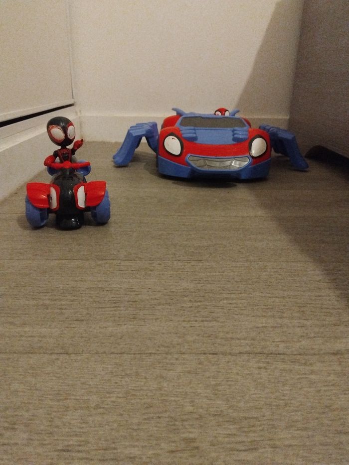 Prix négociable ! Voiture spidey + moto spin