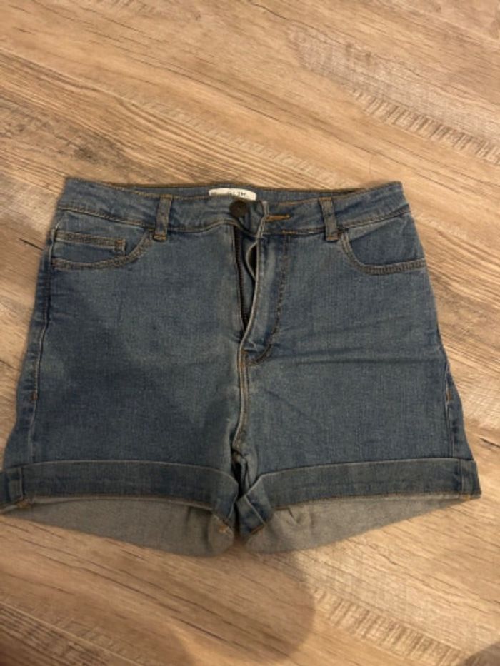 Short Kiabi slim T36